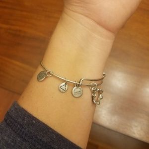 Alex and Ani Jewelry - Alex and Ani "Queen's Crown" Bracelet Alex and Ani Jewelry - Alex and Ani "Queen's Crown" Bracelet